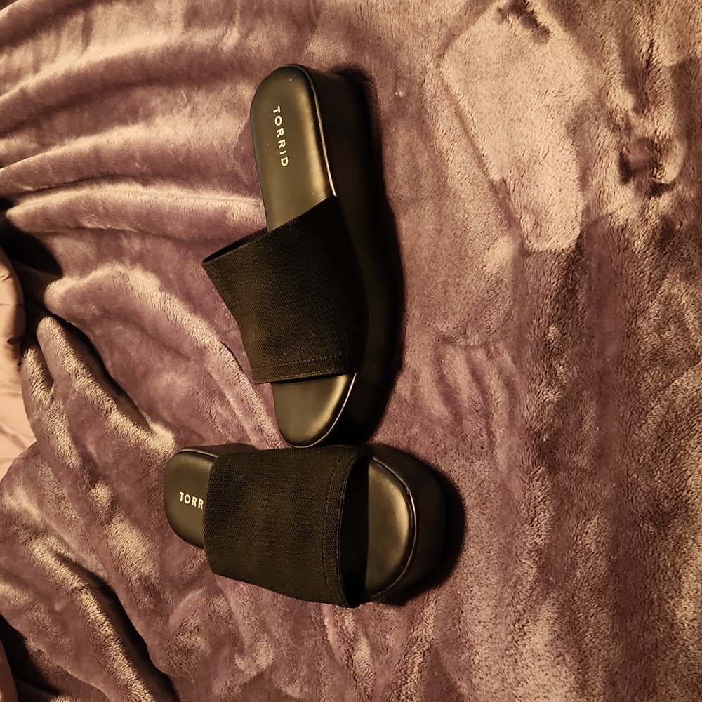 Torrid Black Stretch Platform Sandals  Size 8.5